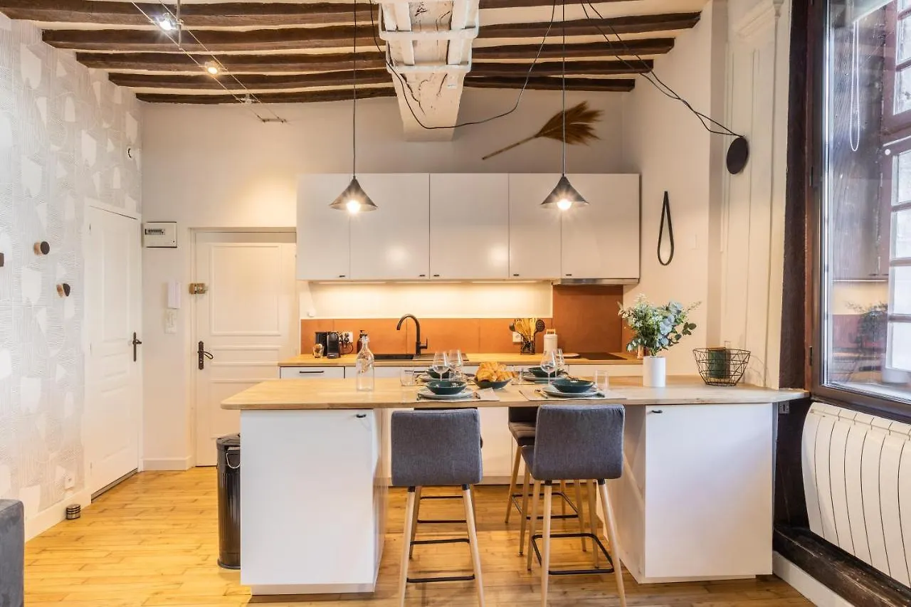 Apartment L'Atelier Des Lices - Charmant T1 Bis Au Coeur Du Centre Historique Rennes France
